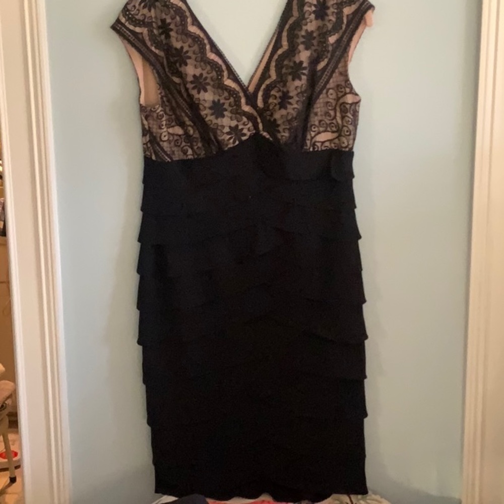 BLACK DRESS ADRIANNA PAPELL PETITE 10P BEAUTIFUL PERFECT
